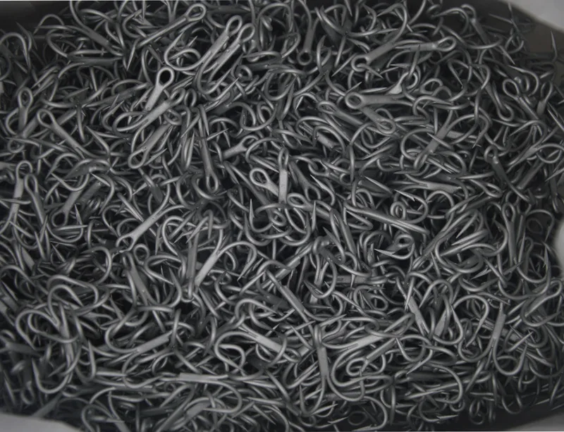 Anzuelo triple de vástago corto negro para señuelos y cebos - imagen 2