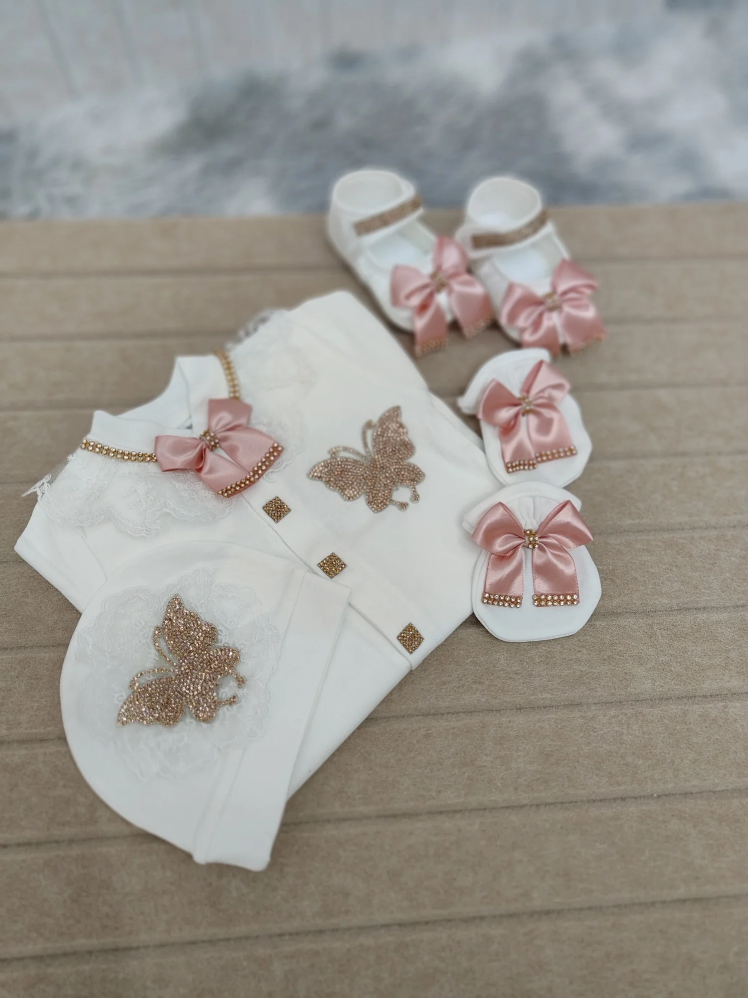 Luxury Baby Girl Coming Home Outfit 4Pcs White Romper with Pink Bow Gold Butterfly Embroidered Newborn Photo Shoot Costume