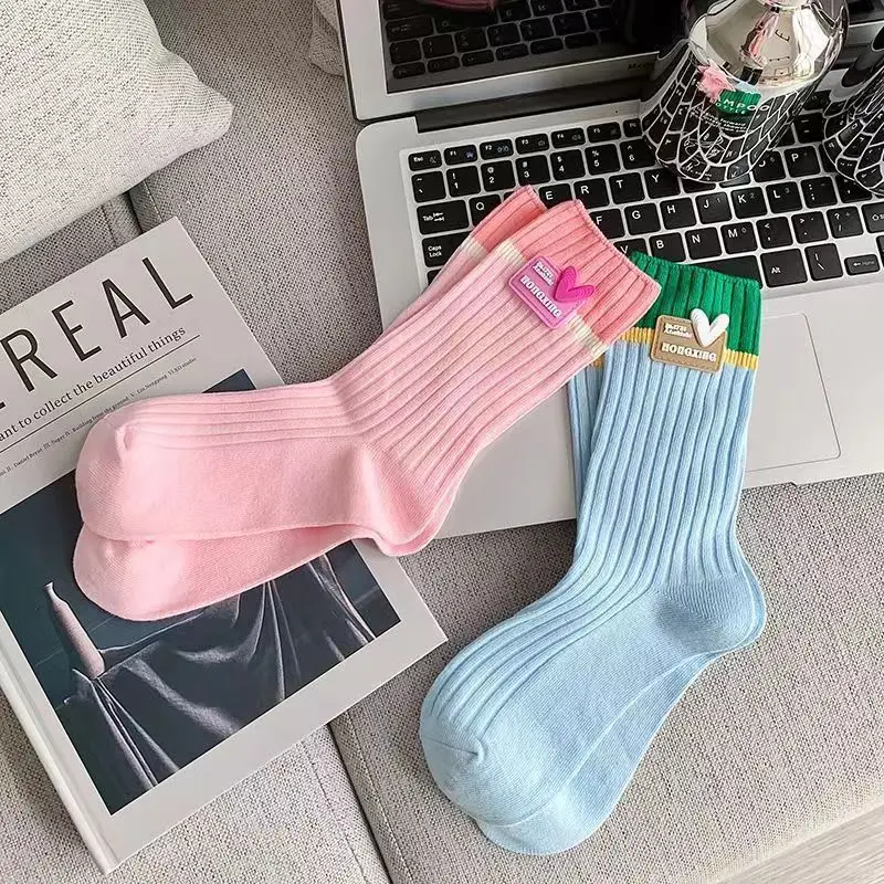 1/4 Paar Damen-Socken mit herzförmigem Logo, mittlere Röhre, Frühling und Sommer, dünn, atmungsaktiv, modisch, Dopaminfarben, lässige Socken – Detail 16