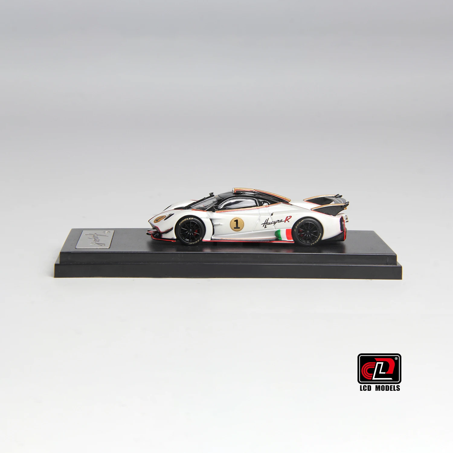 Newly Stocks LCD 1:64 Huayra R 1# White Color Diecast Scale Model Car In 2024