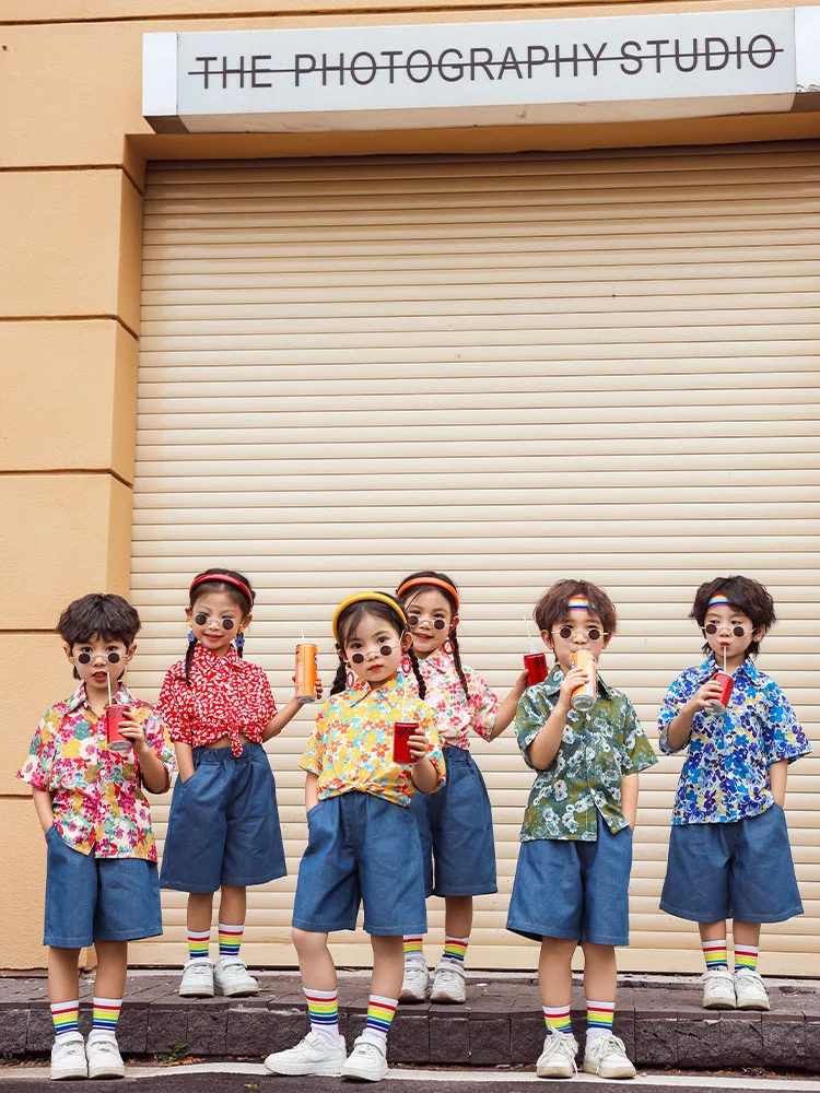 สาว Hip Hop Dance เครื่องแต่งกายเด็กสีสันเสื้อกางเกงขาสั้นผ้ายีนส์สําหรับเด็ก Jazz Street Performance เสื้อผ้า