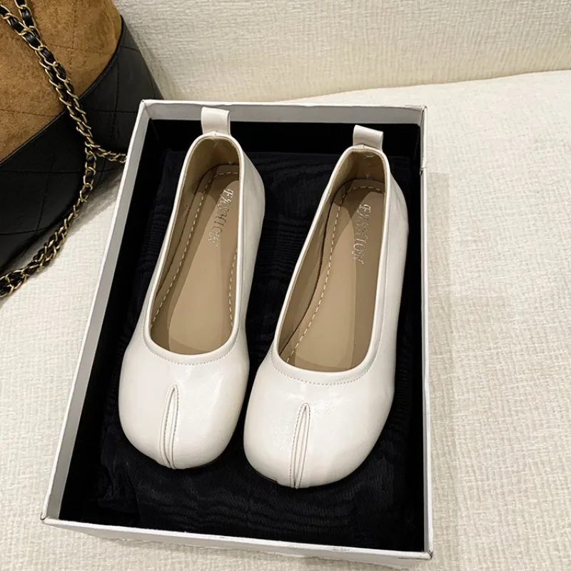 Women's Soft Bottom Slip-On Bean Bean Shoes Spring Autumn Fashionable Flat Heel round Toe Artificial Leather Inner