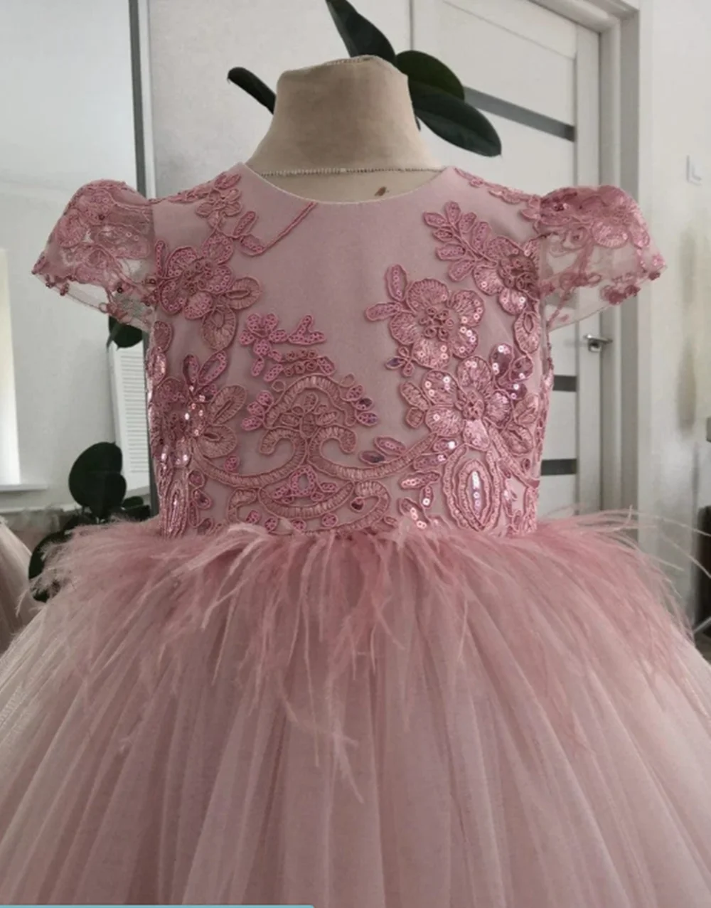 

Pink long Flower Girl Dress Beads Arabic Cap Sleeve for Princess Kids Birthday Wedding Party Pageant Gown
