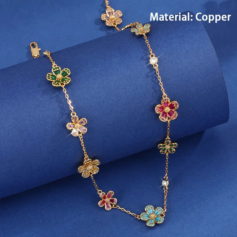 

YISON French Retro Micro-Inlaid Zircon Flower Necklace for Women Five-Petal Choker Minimalist Premium Versatile for Daily Party