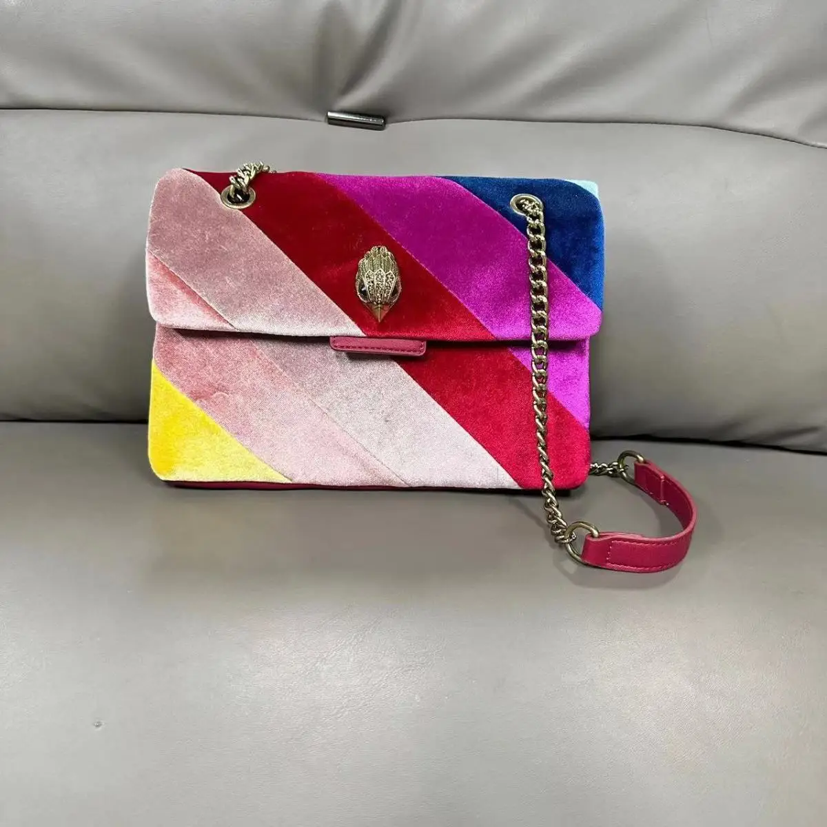 KURT GEIGER LONDON 2023 New Single Shoulder Crossbody Bag Color stripe patchwork small square bag velvet French chain bag