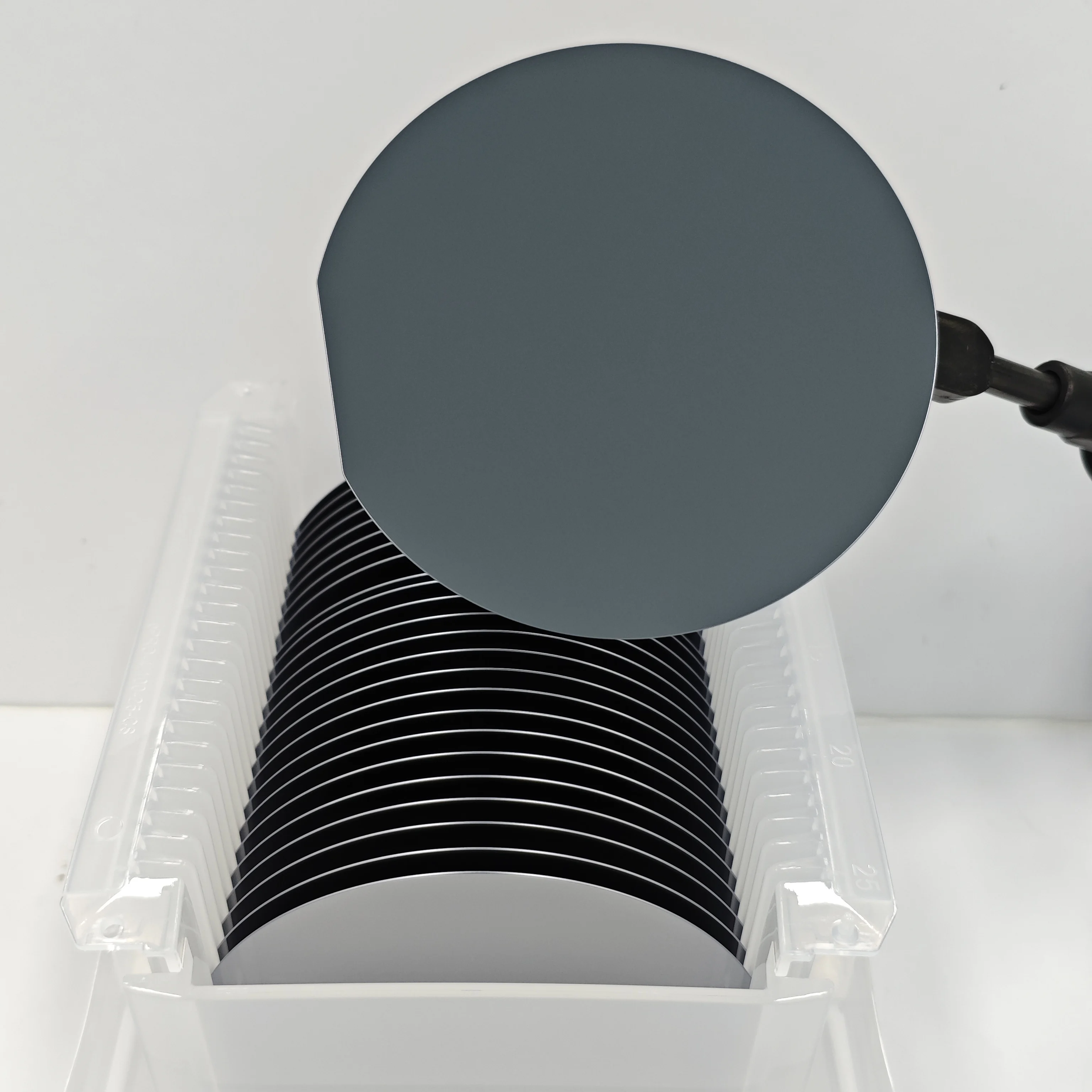 2-12 Inch High Purity 100 Silicon Wafer Single Side Polished Semiconductor Wafer