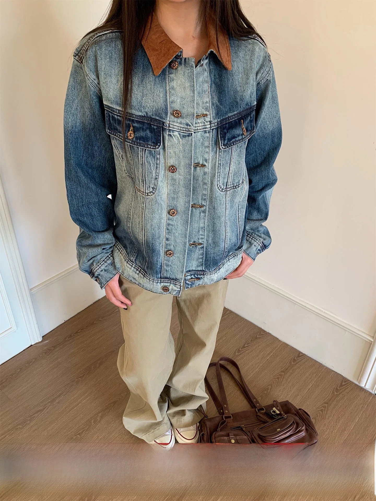 

Ретро-джинсовая куртка в американском стиле для женщин: свободная, повседневная, стройнящая, зимняя, винтажный вид, с длинными рукавами, на пуговицах