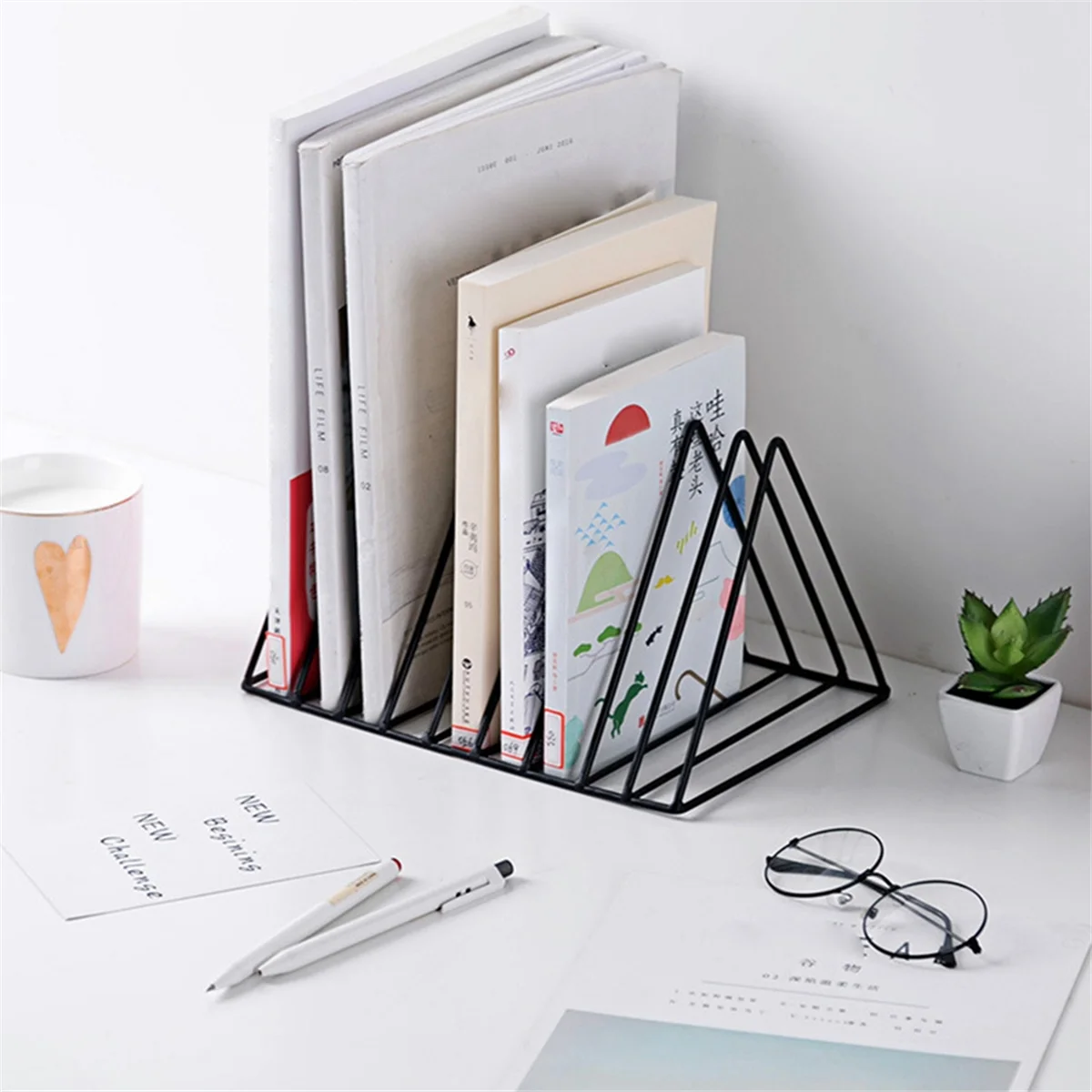 

Железная книжная полка Настольная треугольная книжная подставка Железная стеллаж для хранения Золотая настольная книжная полка-органайзер Настольный книжный шкаф Современная книжная полка