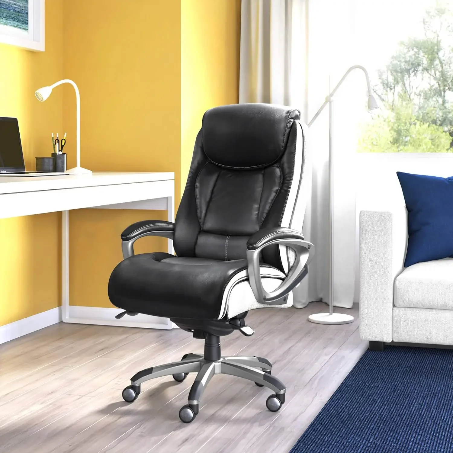 Serta Lautner Executive Office Smart Layers Technology, Ergonomiczne krzesło komputerowe ze skóry i siatki ze profilowanym lędźwiem lędźwiowym