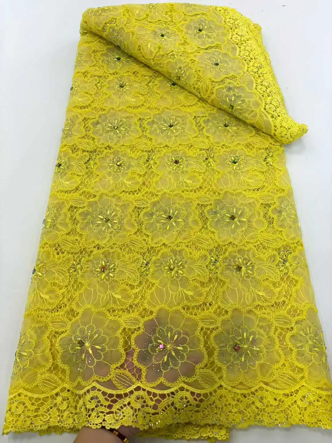 

Африканская кружевная ткань 2026 Высокое качество 5 ярдов Лидер продаж Роскошные камни Тюль Вышивка Ткань Женские платья Материал для шитья