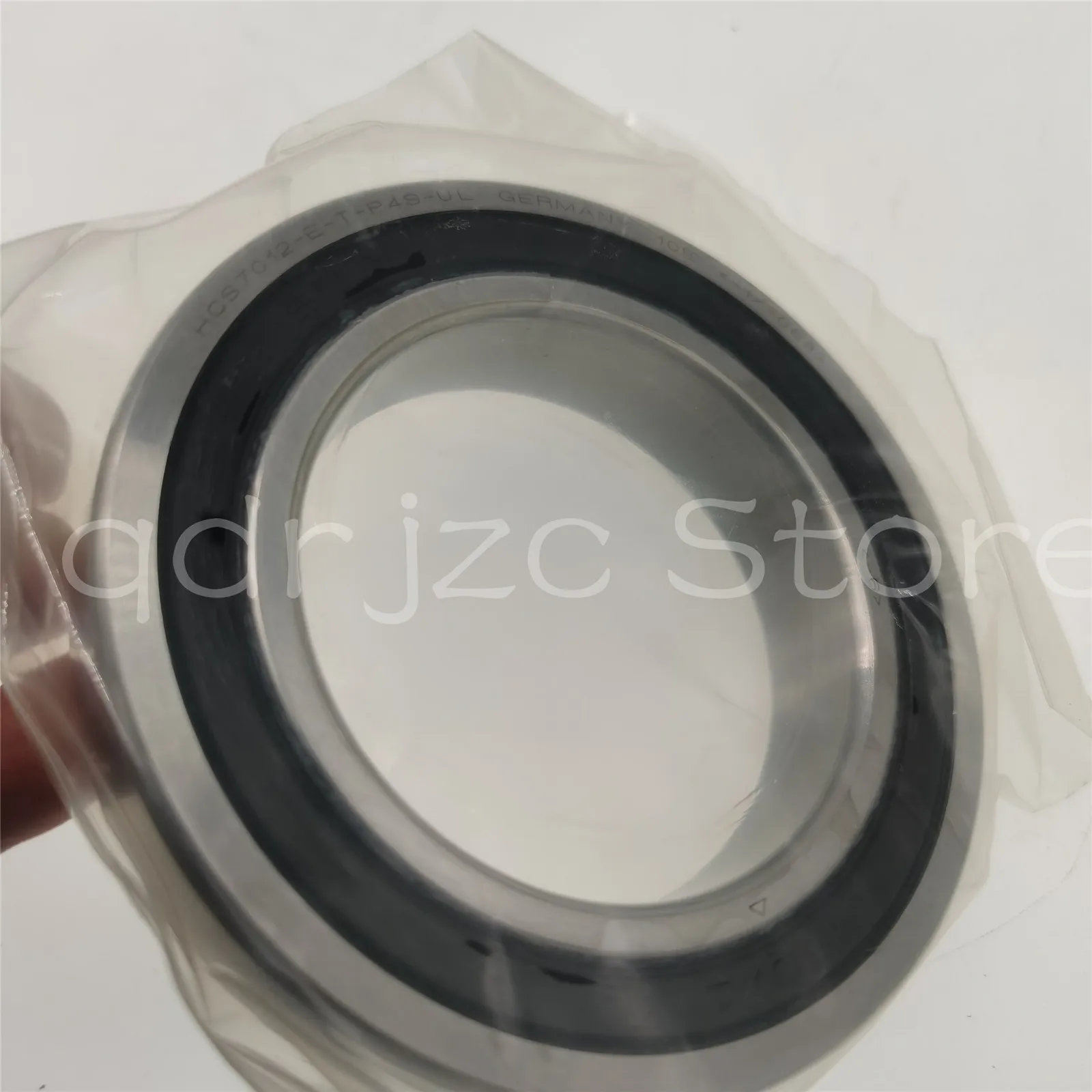 Ultra-precision angular contact ball bearing HCS7012-E-T-P4S-UL with ceramic balls and double-sided sealing