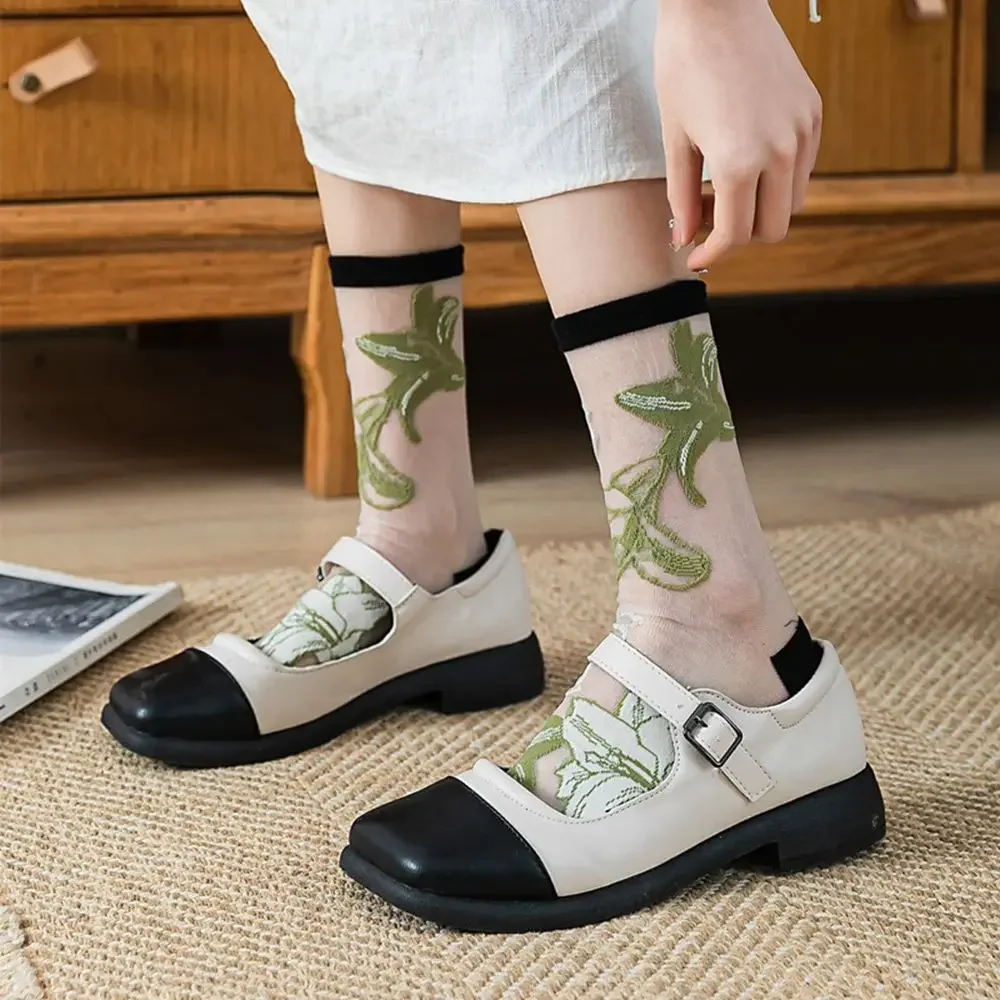 Calcetines de seda de cristal para niñas coreanas ultrafinos transpirables, medias florales bordadas, calcetines de tubo medio para mujer, calcetines de flores