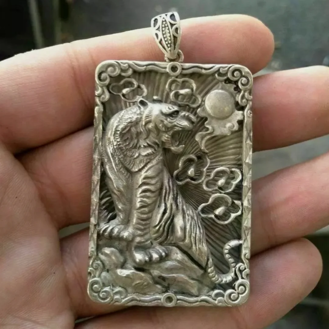 Old China Tibet Silver Handmade Force Tiger Statue Amulet Necklace Pendant Gift