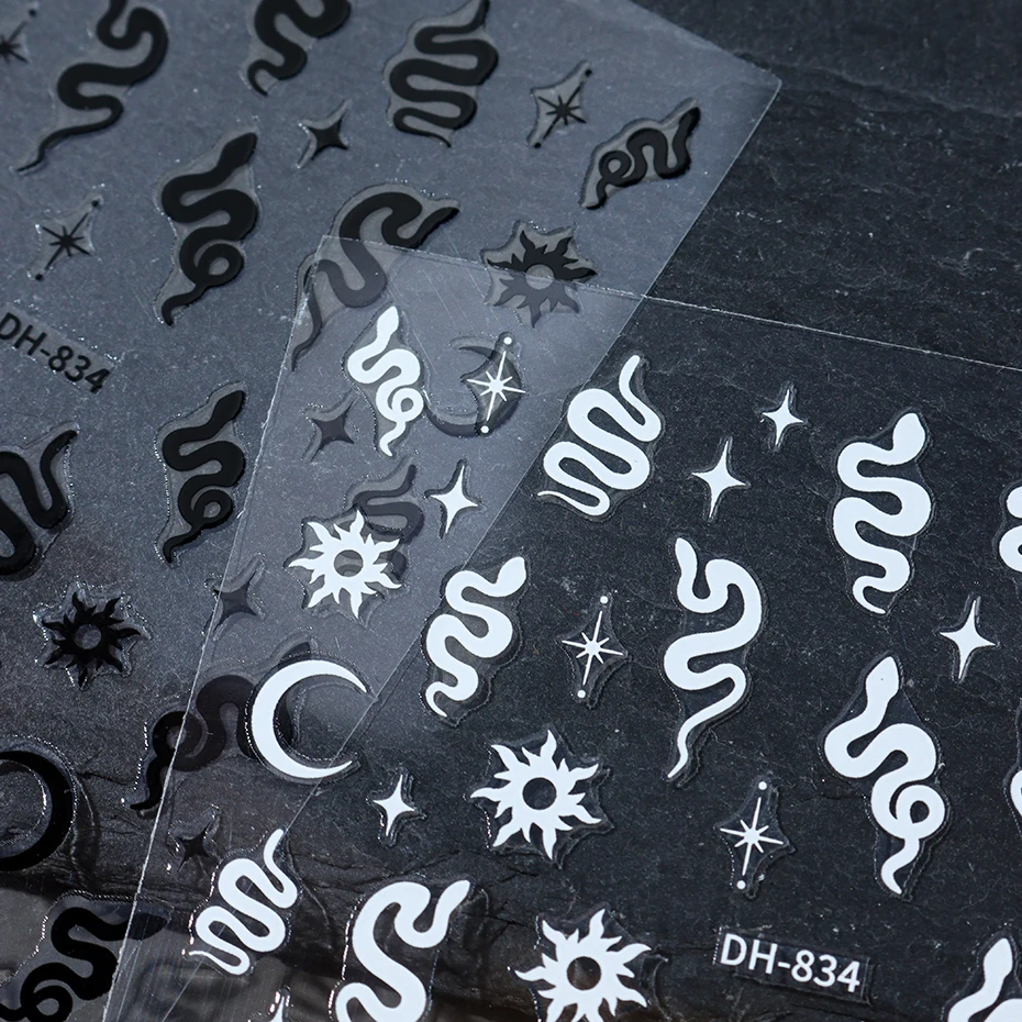4 stks Y2K Zwarte Slang Nagelstickers 3D Goud Bronzing Zilver Witte Slang DIY Sliders Glanzende Maan Zon Kruis Sterrenlicht Manicure Decal