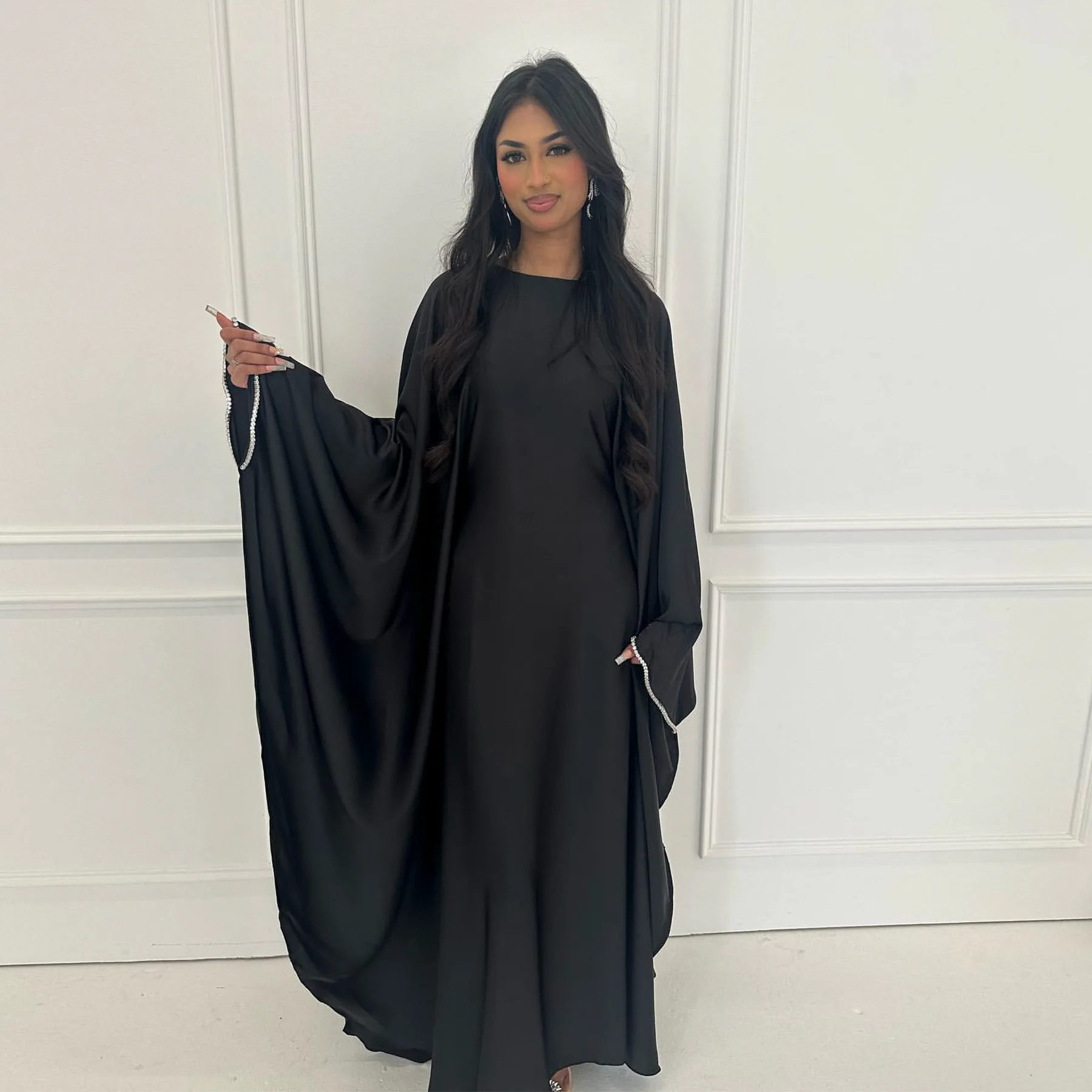 Abito alla moda musulmano Colori puri Manica a farfalla in raso Decorazione con strass Polsino Dubai Abiti lunghi larghi femminili Abiti fluenti