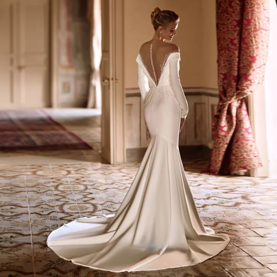 Sexy Sparkly Wedding Gown Strapless Bodice Floor Length Robe De Mariée Custom Made Fitted Silhouette Crystal Detail Court Style