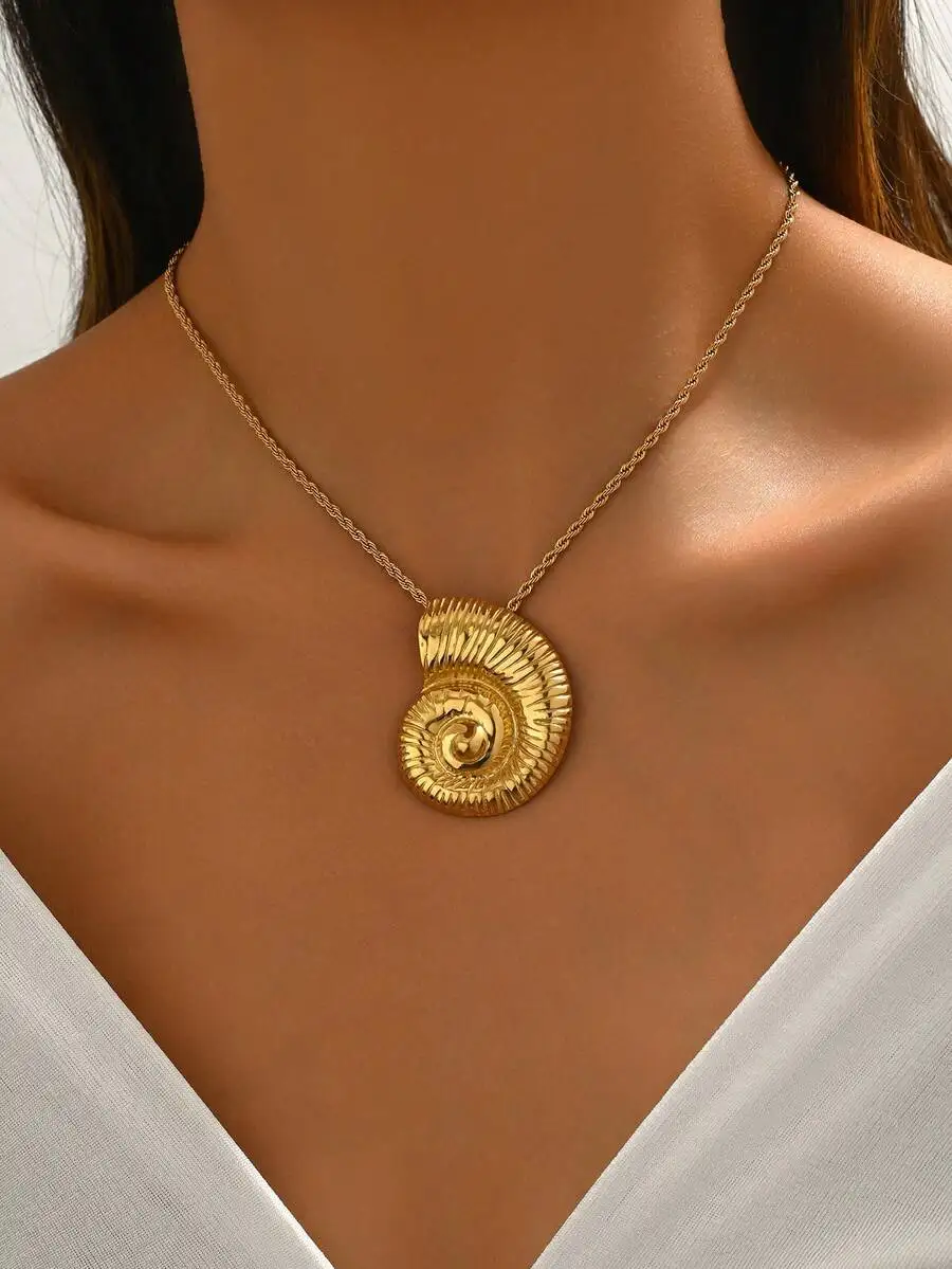 LIEBEIRIS Collar con colgante de concha marina exagerada chapado en oro de 18 quilates, acero inoxidable, para mujer, adecuado para la playa, uso diario