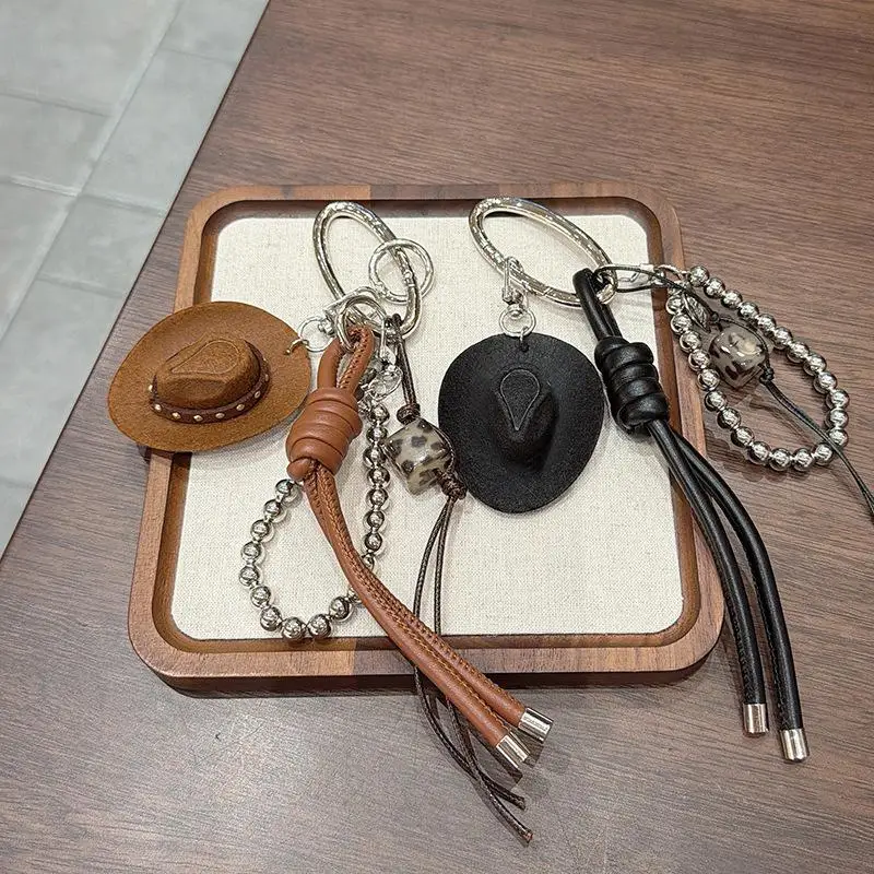 Glücksbringer Cowboyhut Schlüsselanhänger, handgeflochtenes Seil, Kunstleder-Anhänger, Western-Glücksbringer-Deko für Autoschlüssel, Geldbörse, Rucksack-Zubehör – Detail 6