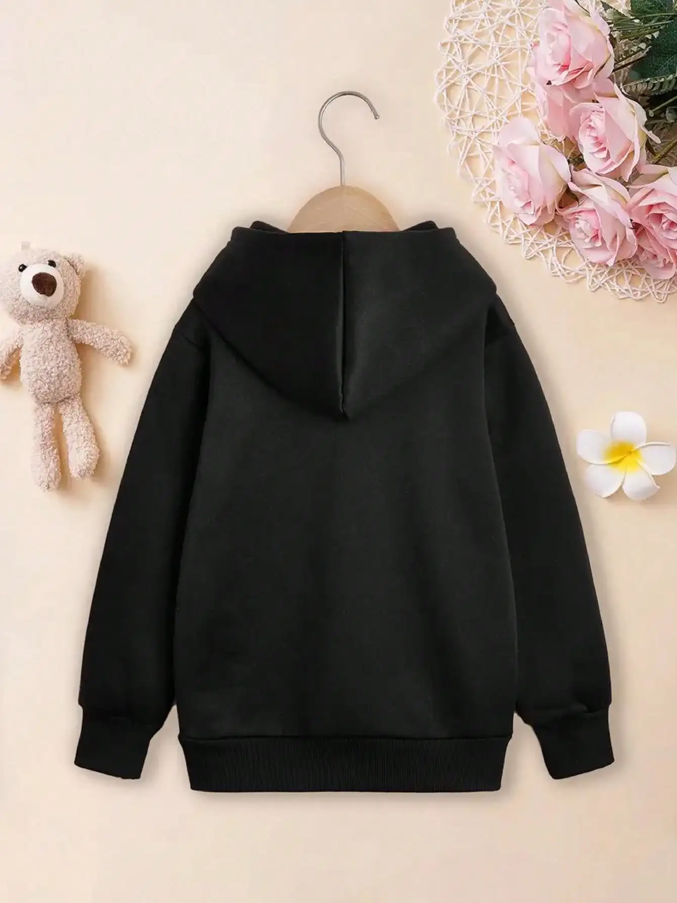 Children's casual and elegant hooded sweatshirt with heart-shaped letter printing and long sleeved hoodie top
