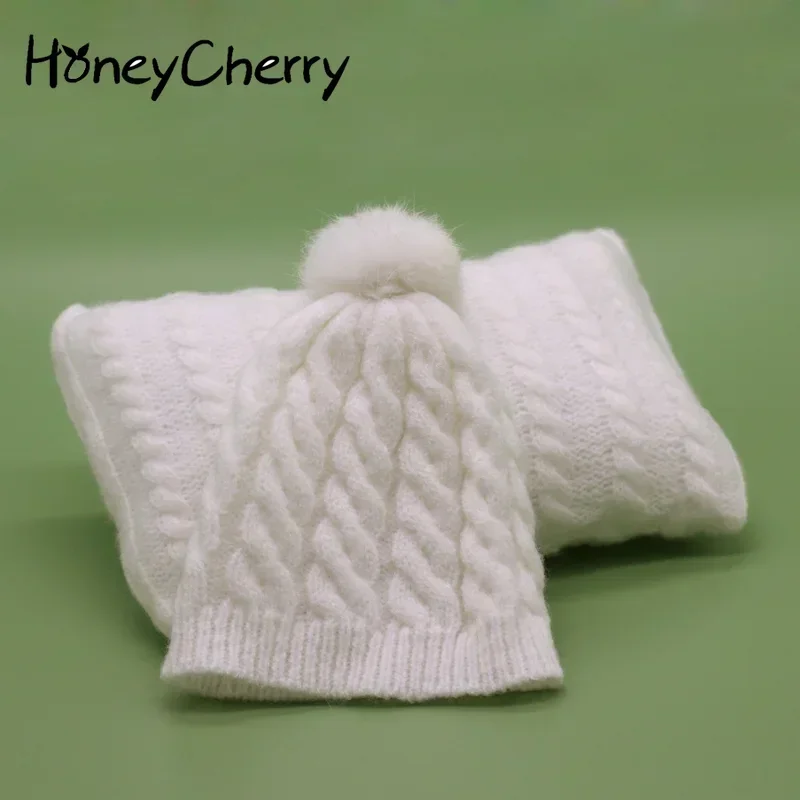 

HoneyCherry New Children's Photography Props Newborn Baby Handmade White Woolen Big Ball Cap + Pillow Set