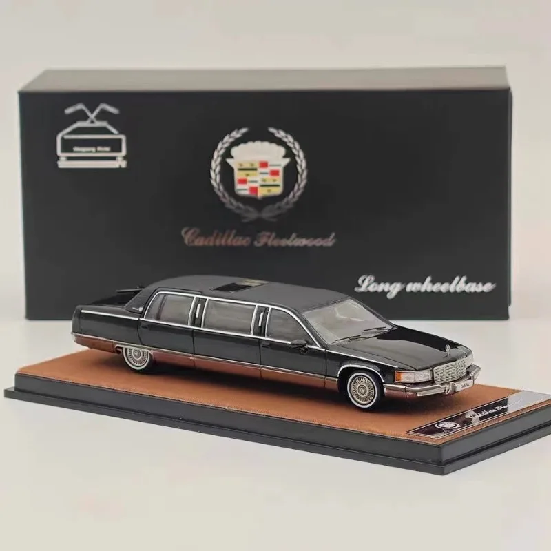 Premium scale model Cadillac Wood 1:64 Wood Extended die-cast Alloy model Collection Decorative toys, gifts for children.