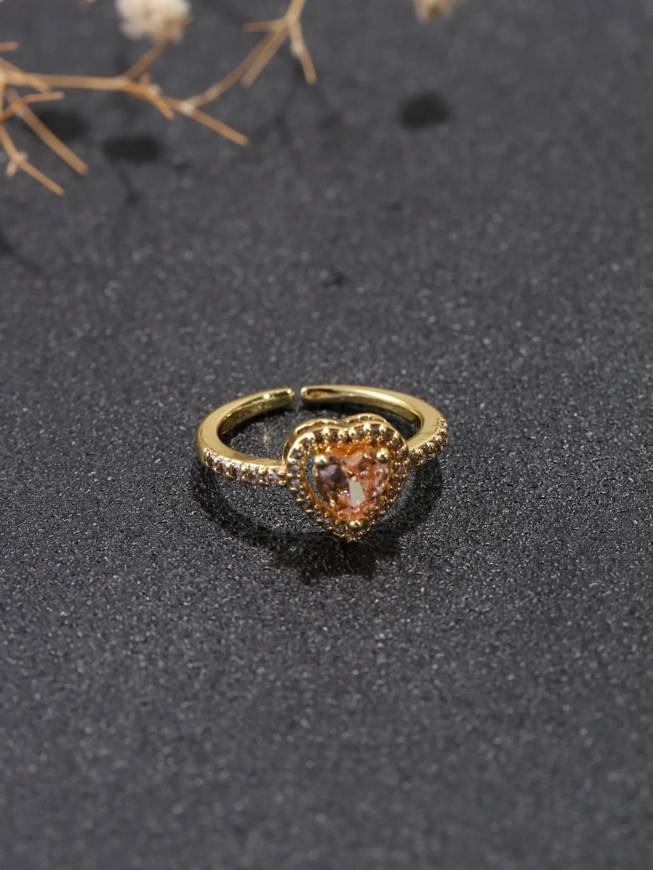 1 Piece Copper-Plated 18K Gold Double-Layer Hollow-Out Rhinestone Heart-Shaped Open Ring, Suitable for Girls' Girly Outfits, Pairing with Sweet Girl Outfits, Gentle and Youthful Decorative Hand Accessory, Romantic Gift for Qixi Festival, Suitable for Wearing in Various Occasions Like Daily Shopping, Store Visits, and Photoshoots
