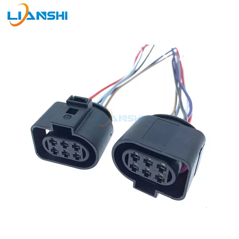 

The rear taillight circuit board plug, wiring harness socket, taillight base of the Audi TT TTS is burned out and the power is c