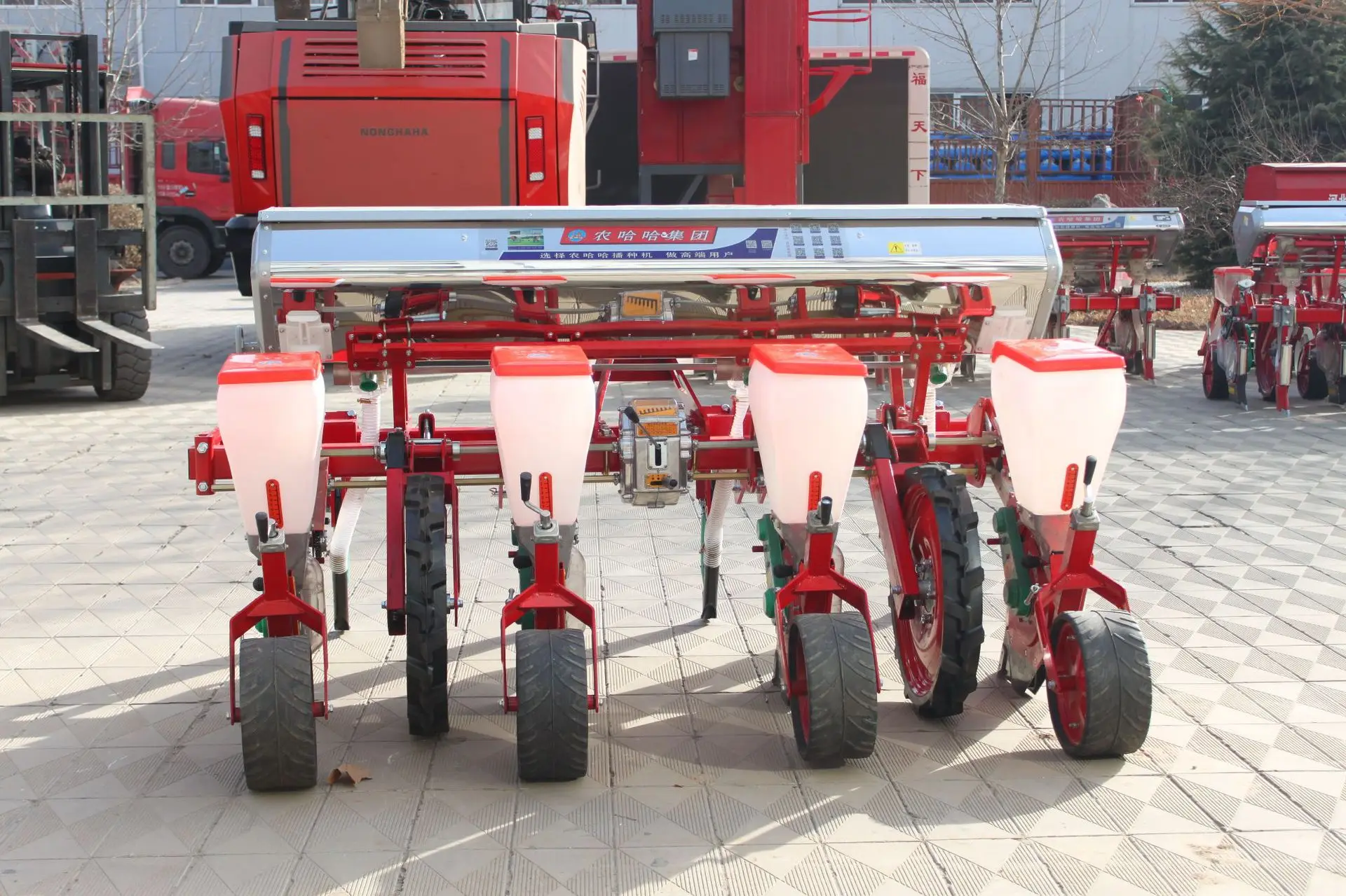 Maize Planter Precision Seeder 4-Row Universal Pneumatic Corn Seeder with Fertilization