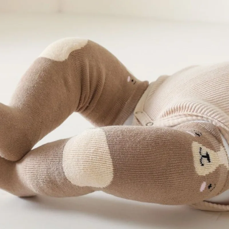 ถุงเท้าเด็กหนาสำหรับฤดูหนาว ถุงเท้าเทอร์รี่แบบยาวถึงเข่า สำหรับเด็กแรกเกิด ให้ความอบอุ่น ทรงหลวม ดีไซน์น่ารัก กันลื่น