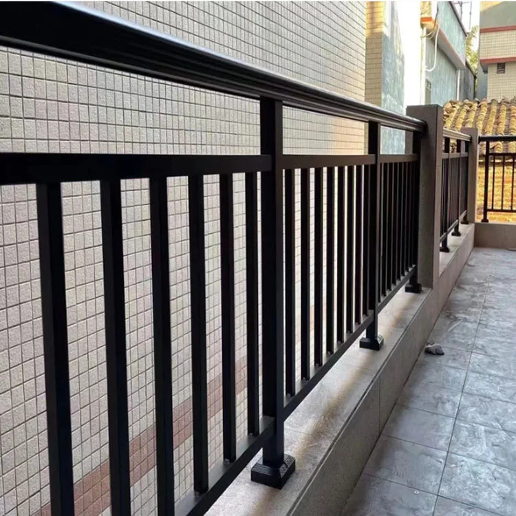 التخصيص الطراز الحديث سبائك الألومنيوم الدرابزين والدرابزين تصميم عصري أنيق لشرفة فناء الفيلا