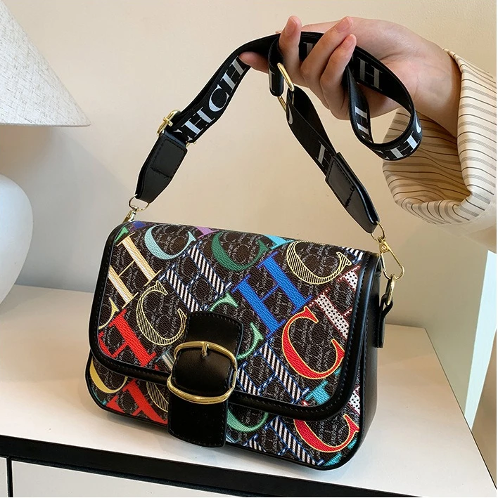 

Новая модная маленькая квадратная сумка контрастного цвета с буквами для струйной печати, дизайнерская модная женская сумка через плечо с лямкой на одно плечо