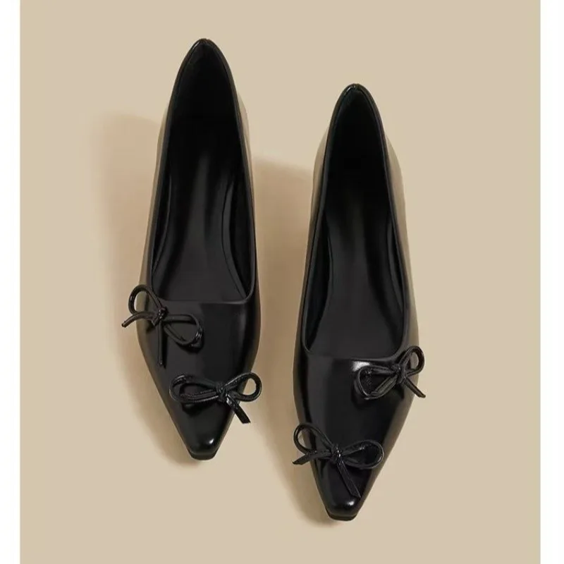 Sepatu Slip-On Ujung Runcing 2026 Hak Rendah Model Komuter Mulut Rendah Nyaman