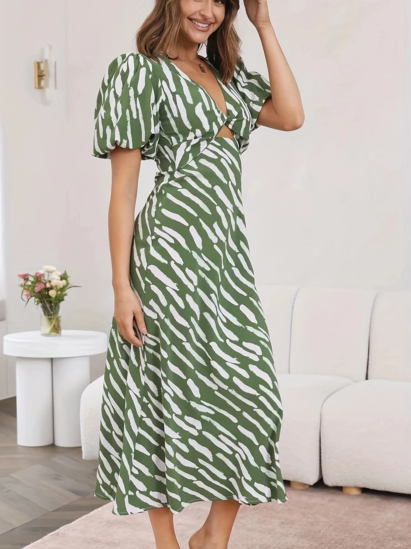 European and American fresh and sweet style printed V-neck A-line hollow tube top mid-length dress