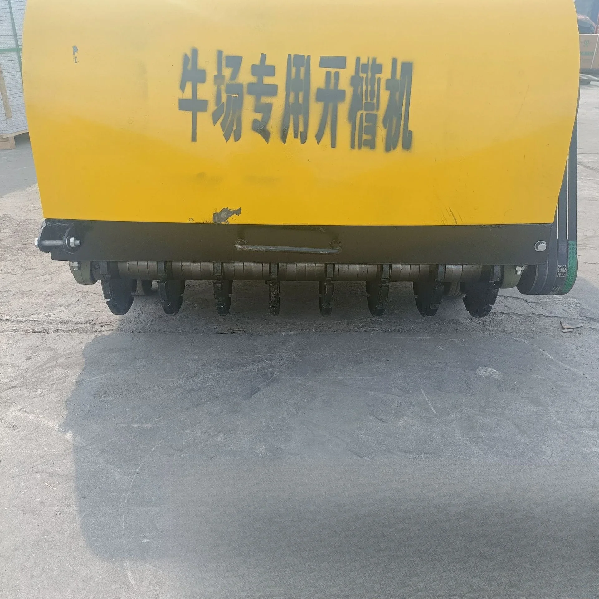 80 cm wide cattle yard engraving machine Electric trapezoidal groove cattle yard slotting machine Niushe Niupeng grooving