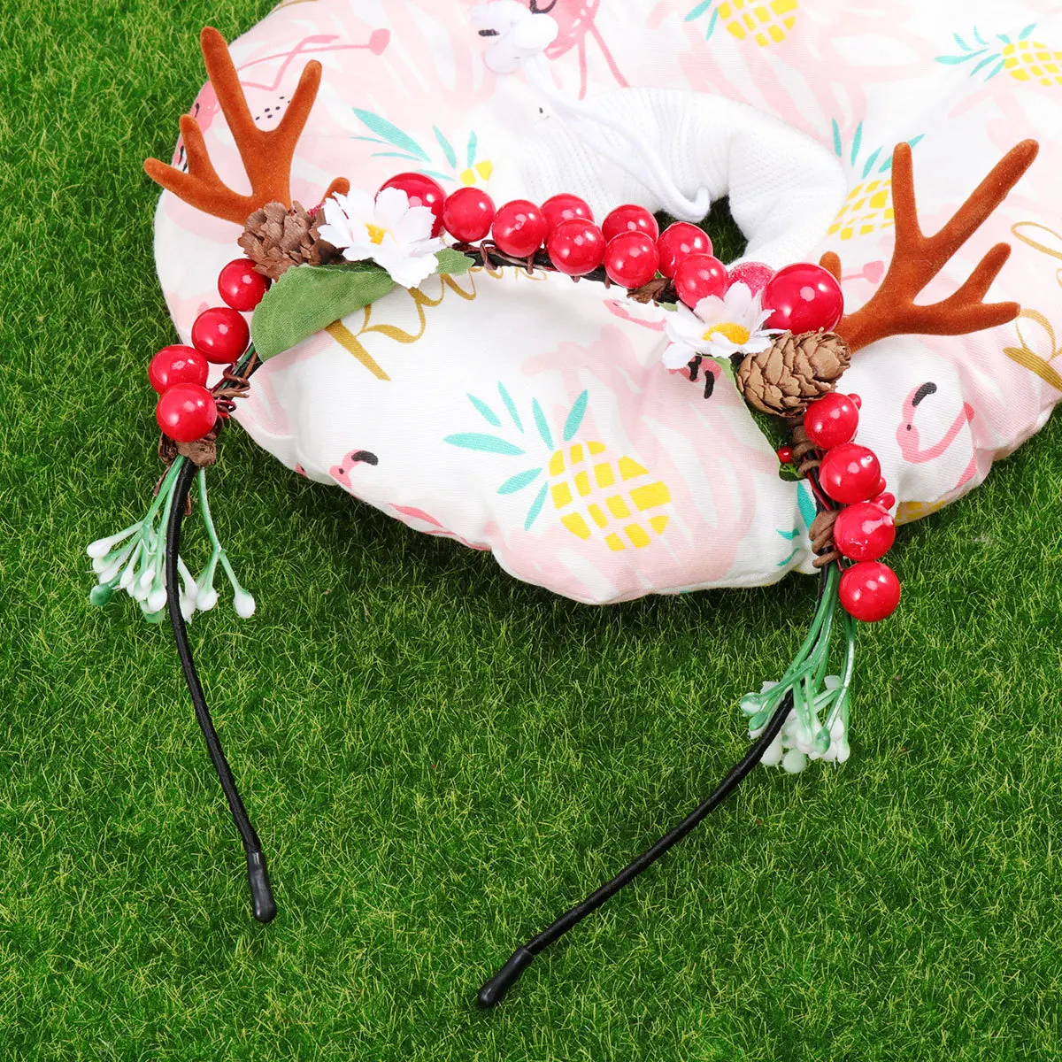 

Christmas Reindeer Headband Artificial Antlers with Flowers Berry Party Costume Decoration for Women Festival