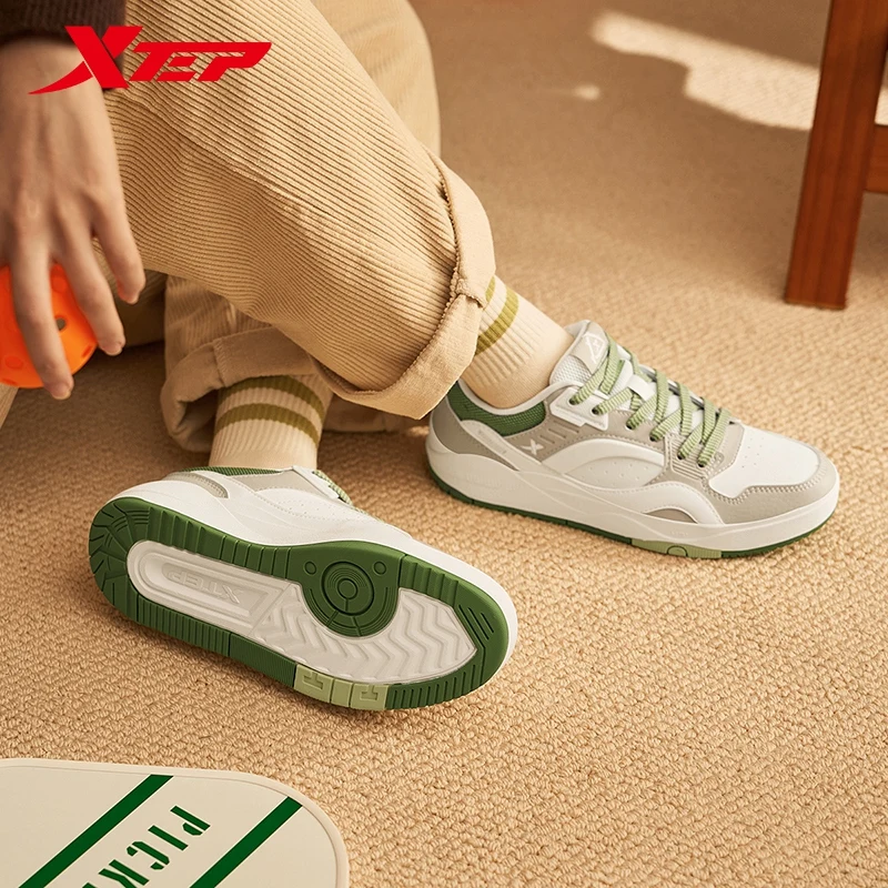 Xtep Low Top Skateboarding Shoes for Women  Winter Wrapping Leather Height-increasing Leisure Sports Shoes 976418310010