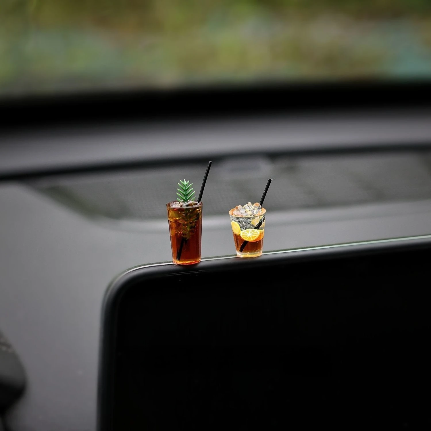 

Handmade Mini Coffee and Tea Vehicle Accessories， Dashboard Ornament Set，Motorcycle and Desktop Decor，Fun Driving Atmosphere