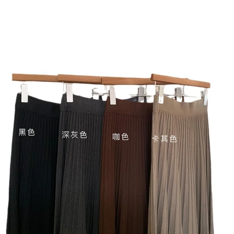 Hochtaillierter, schlankmachender, eleganter Rock, mittellang, Retro-Plisseerock, dicker, weicher Strick-Midirock, lässiger, ausgestellter A-Linien-Rock