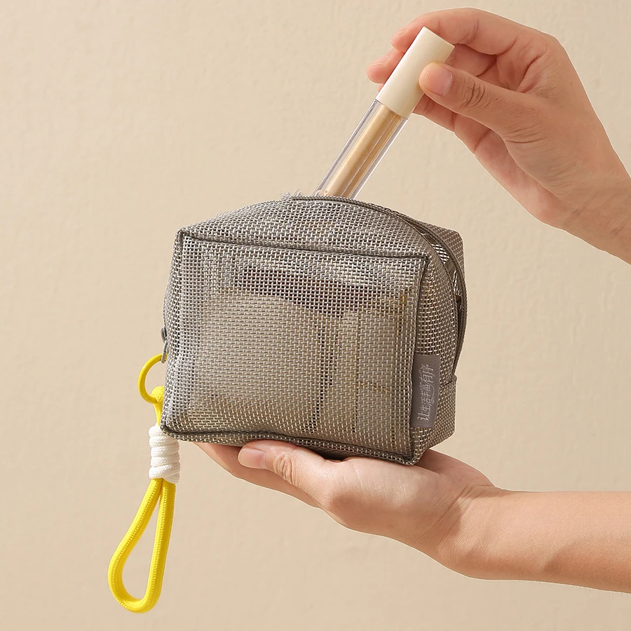 حقيبة مستحضرات التجميل الشبكية المحمولة باللون الرمادي ذات سعة كبيرة وسحاب للعملات المعدنية مع حقيبة تخزين مفاتيح أحمر الشفاه المربعة