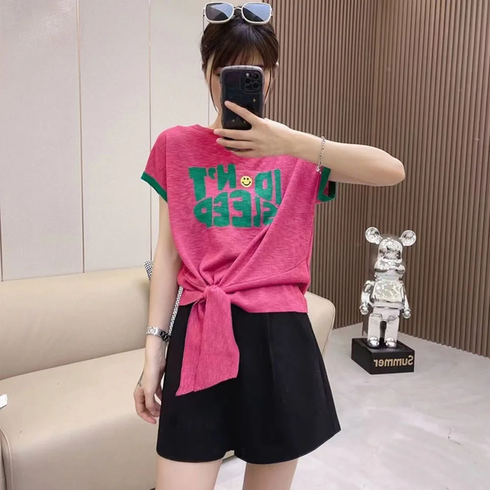 

Футболка женская с коротким рукавом, Повседневный пуловер с принтом надписи, стильная бандажная рубашка с круглым вырезом, топ с соединением, на лето