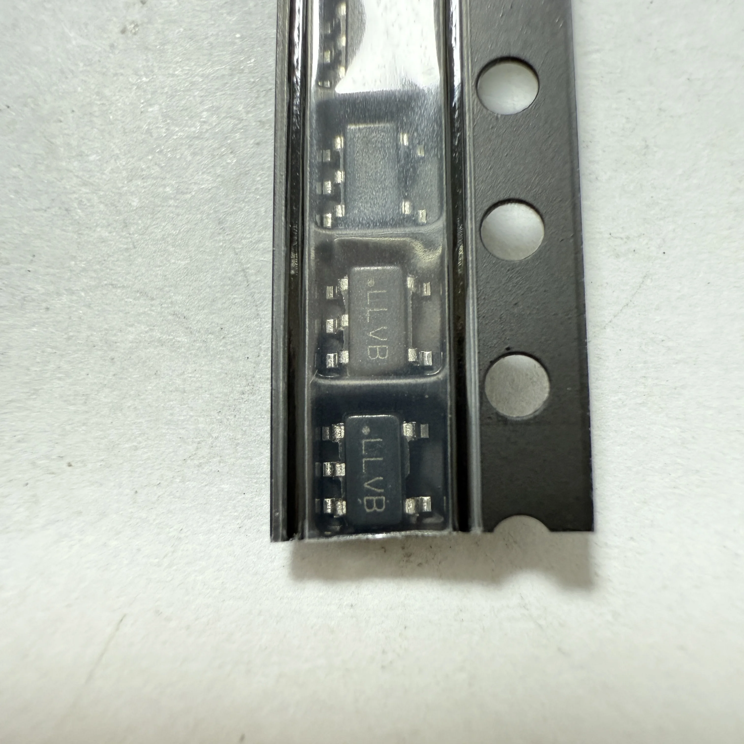 200 قطعة/الوحدة LP5907MFX-3.3/NOPB (PMIC)