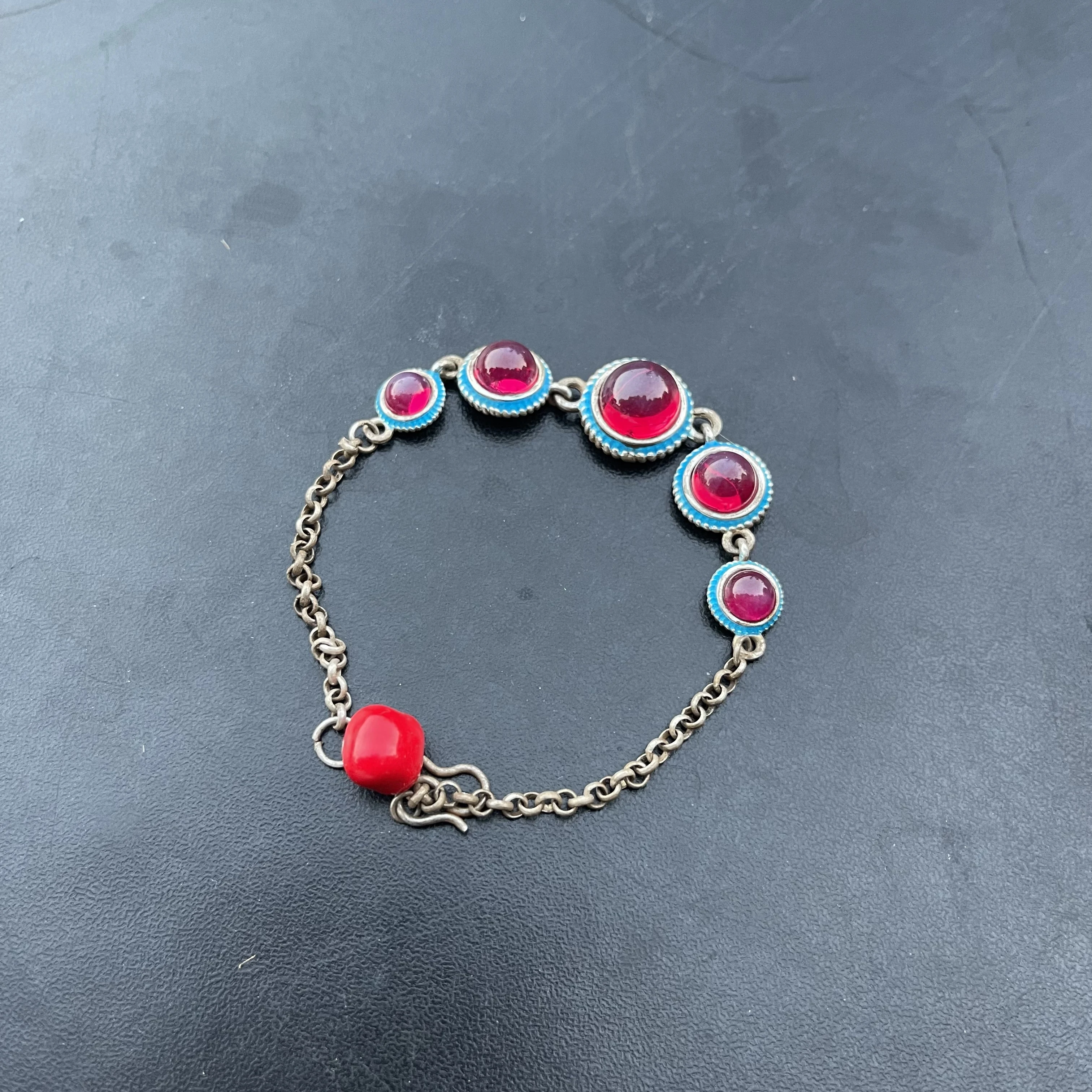 Women Vintage Enamel Flower Link Bracelet, Antique Silver‑Tone Simulated Red Round Cabochon Gem Retro Bohemian Ethnic Handmade P