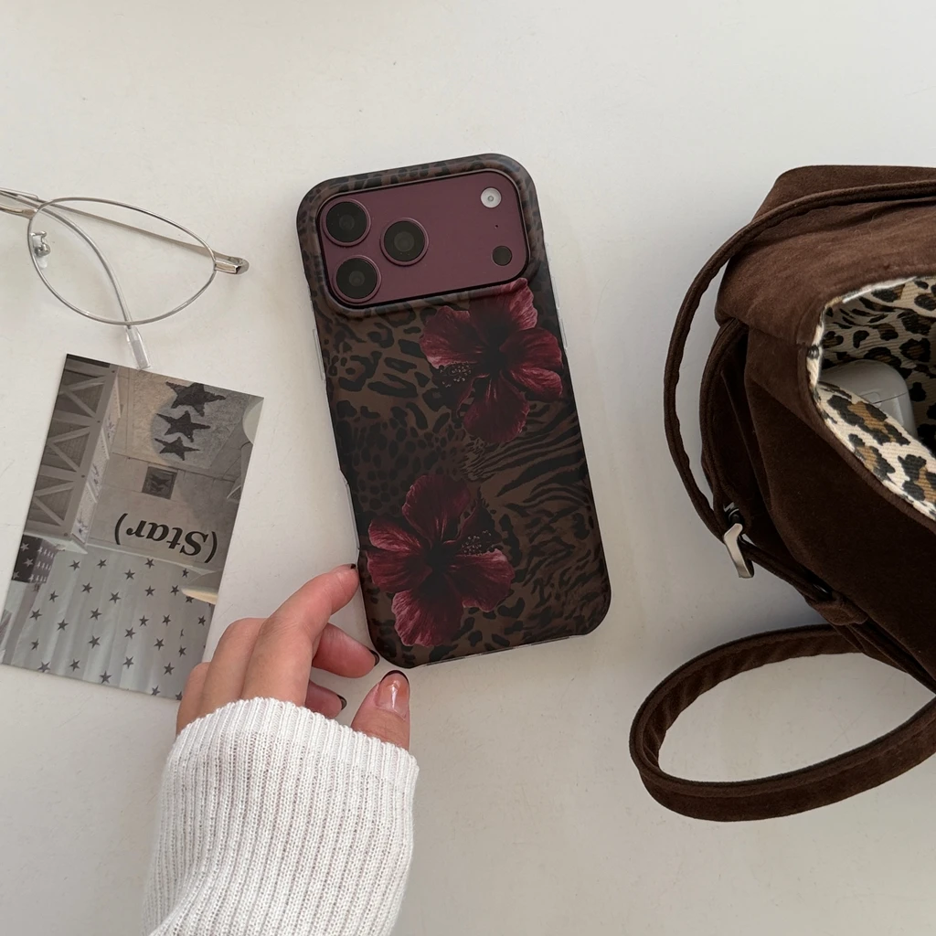 Vintage Leopard Print Red Hibiscus Flowers Matte Frosted Shockproof Protective Phone Cover Case for iPhone 18 17 16 15 Pro Max