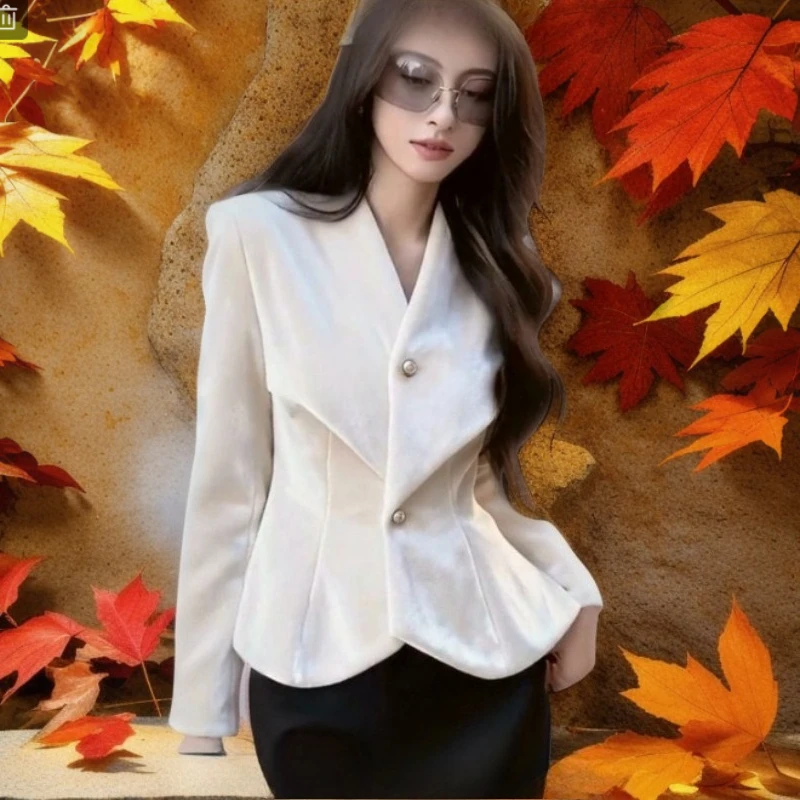 

Французская универсальная укороченная куртка из белого бархата для женщин: элегантный и стильный топ для весны