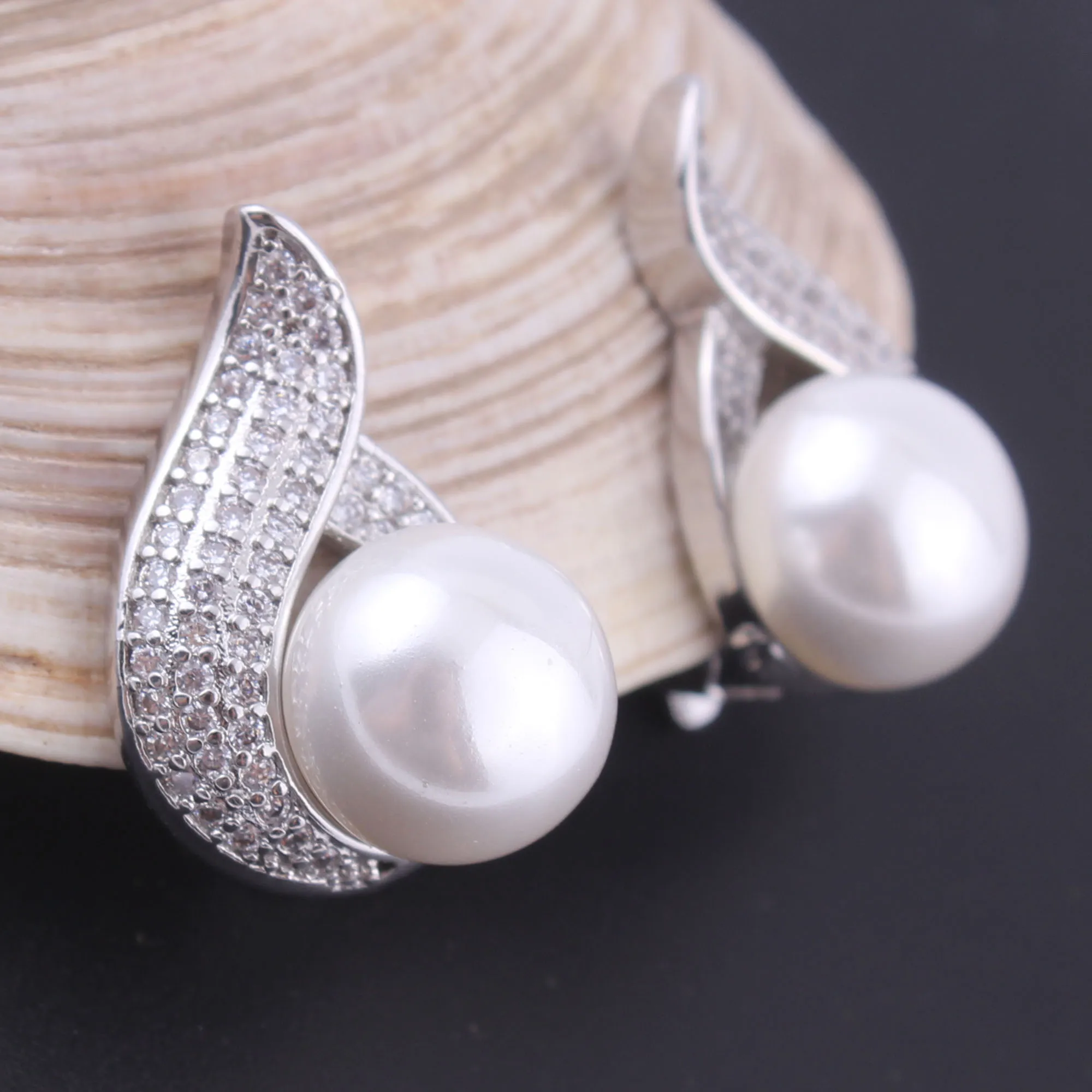 WENHQ 2 Colors Fashion Sparkly Cubic Zircon Pearl  Stud Clip on Earrings Women\'s Bridesmaid Wedding No Pierced Cuff Earrings