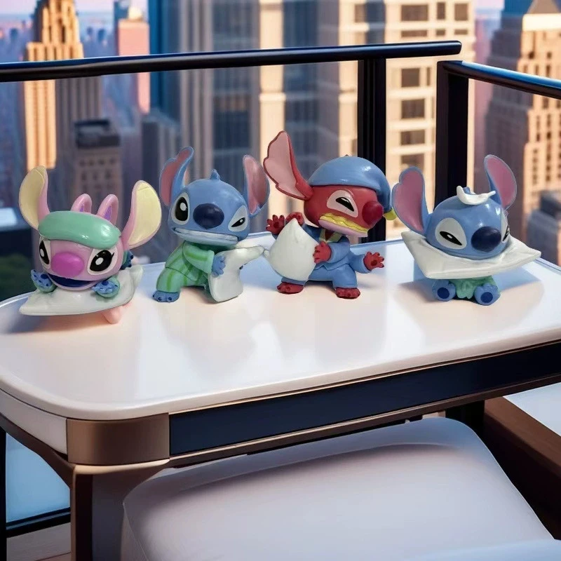 2026 New Stitch Pillow Fight Series Blind Box Bambole e figurine di peluche genuini Simpatici ornamenti per il desktop e decorazioni per auto