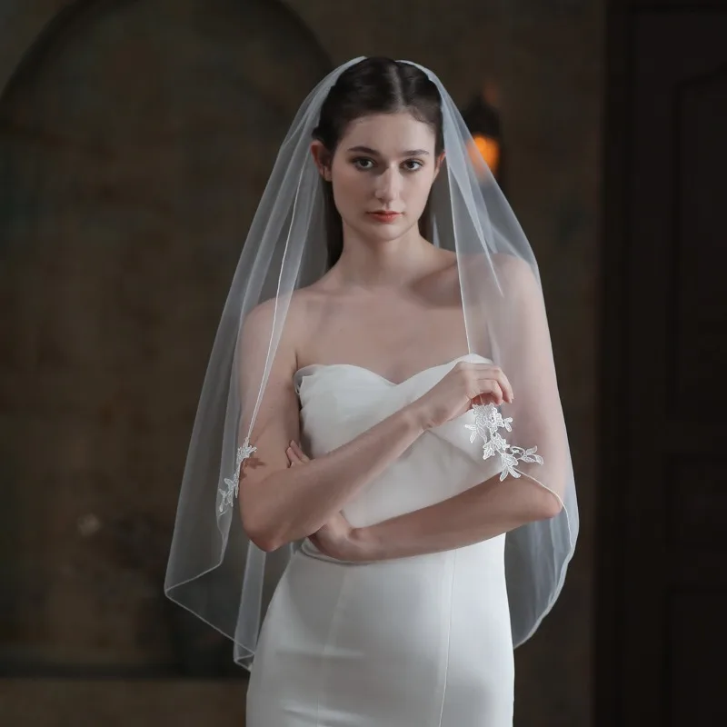 

V843 Bridal Veil Simple White Single Layer Overlock Lace Pattern Wedding Headwear Wholesale