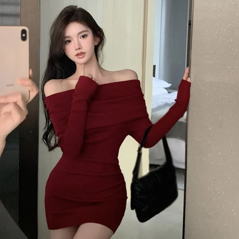 Off shoulder Solid color Dress Bottomed Sexy Buttocks wrapped Slim fitting dress Slimming Temperament Autumn and winter