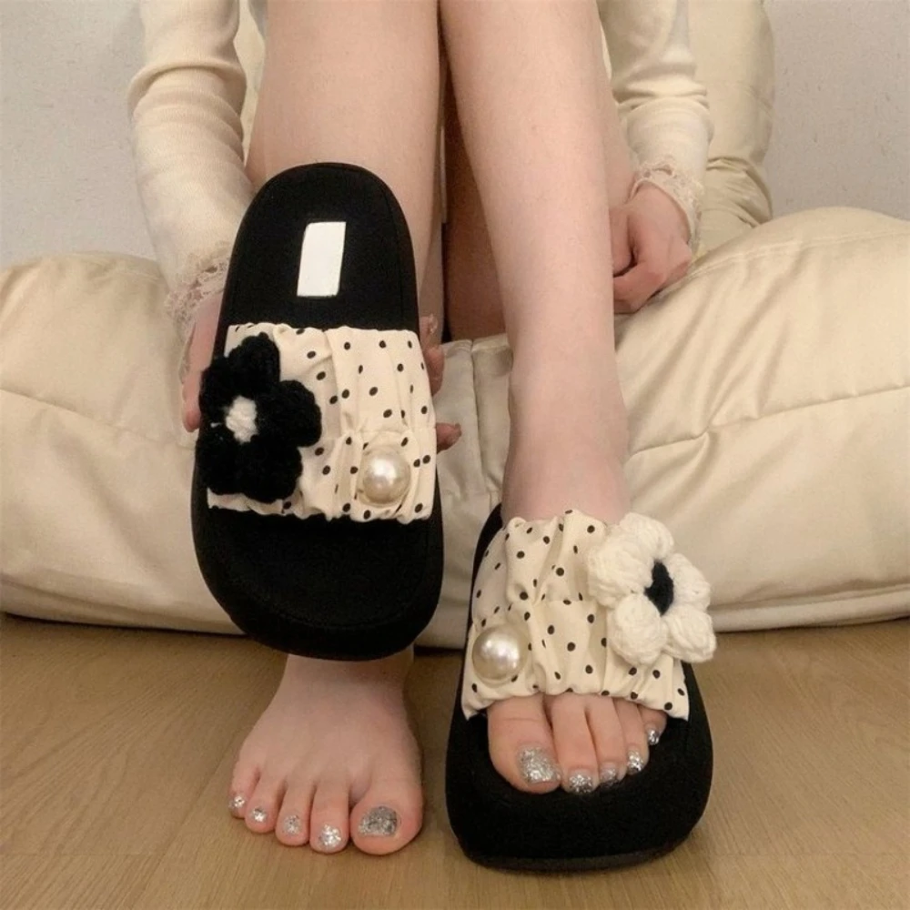 Women Polka Dot Crochet Flower Pearl Slippers, Thick Sole Non-slip Slides, Cute Casual Indoor Outdoor Beach Sandals for Women