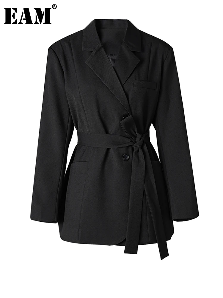 [EAM] chaqueta elegante de talla grande con bolsillo y cinturón Beige para mujer, chaqueta de manga larga con solapa nueva, tendencia de moda para primavera y otoño 2025 CPG2777
